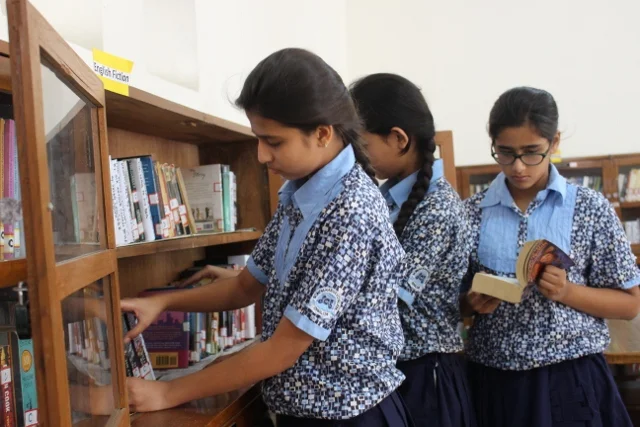 Students in the ISA book library